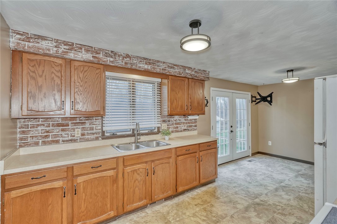 153 Donna Marie Cir N