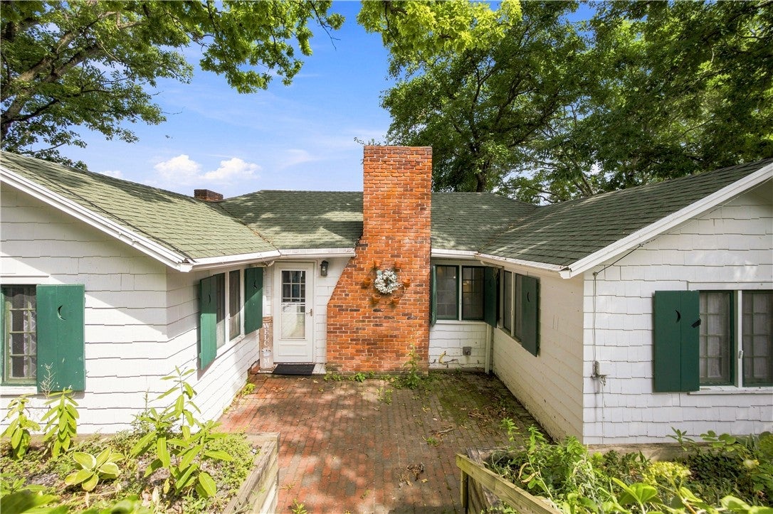 3611 Bay View Drive