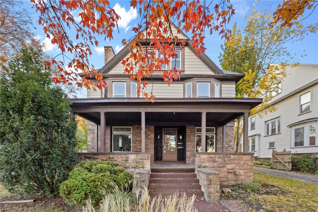 901 Lake Avenue