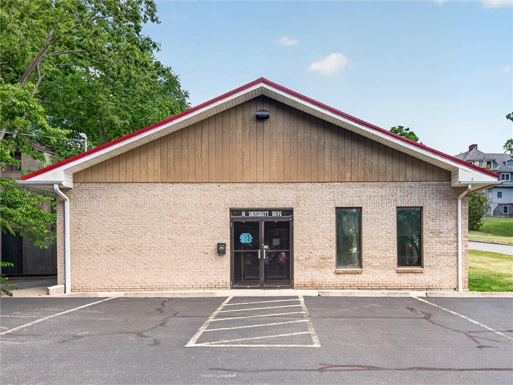 Photo of 10 University Drive, Geneseo, NY 14454 (MLS # R1709922)
