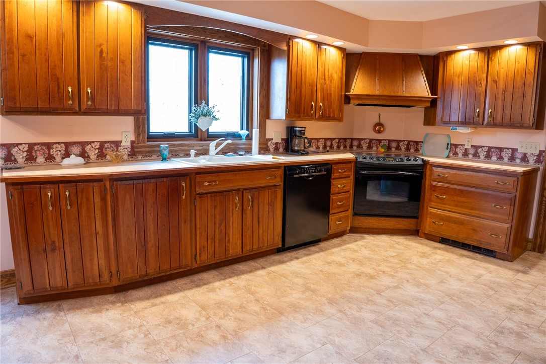 10400 Fox Ridge Road, Corning, New York image 12