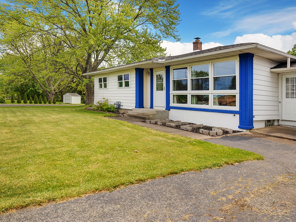 13 W Crest Drive, Gates, New York image 3