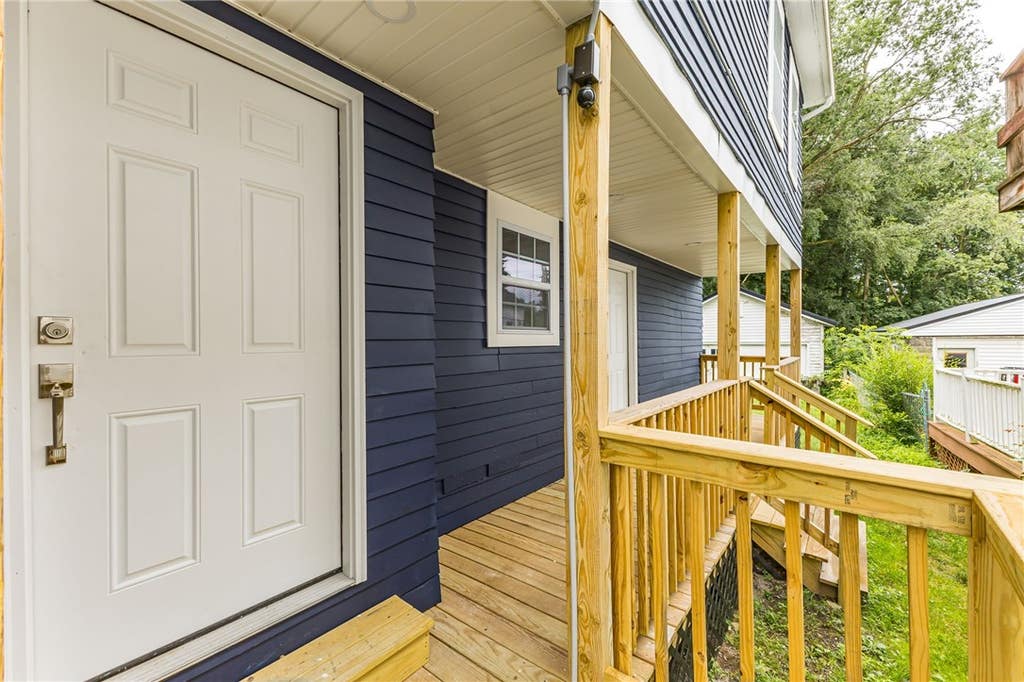 Photo of 27 W Main (Apt 3) Street, Sodus, NY 14551 (MLS # R1702141)