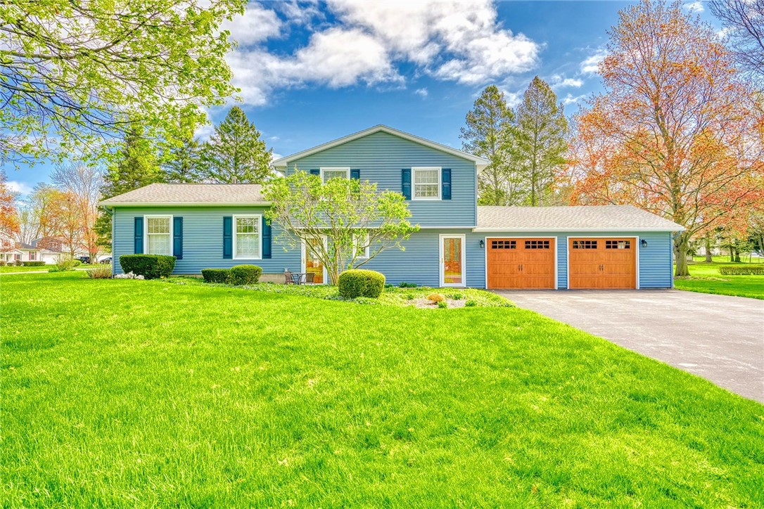 743 Eastwood Circle, Webster, New York image 1