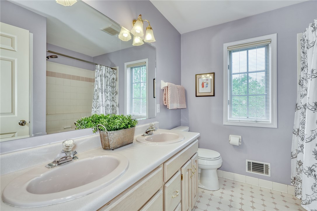 111 Fiddlers Hollow, Penfield, New York image 37
