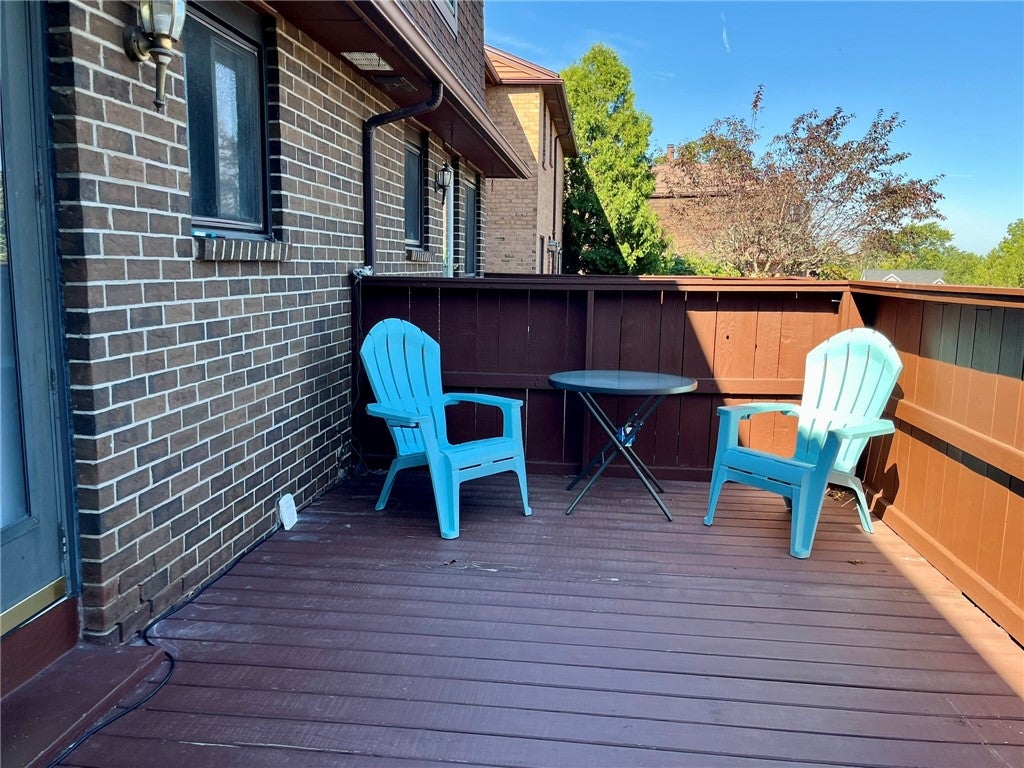172 Surrey Hill Way