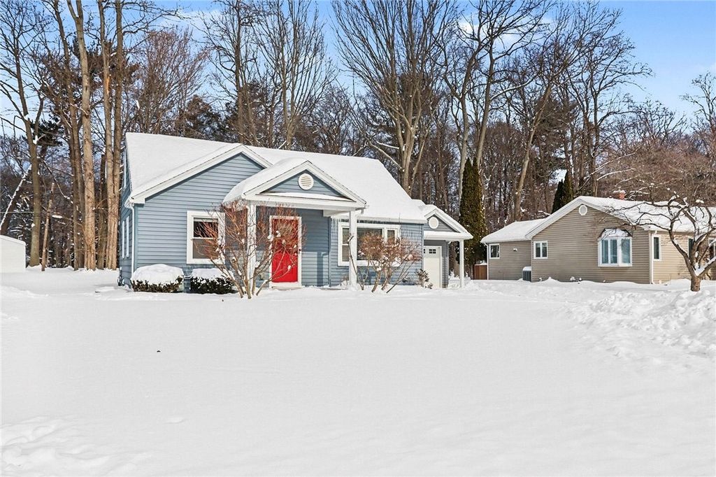 Photo of 534 Glenview Court, Webster, NY 14580 (MLS # R1660363)