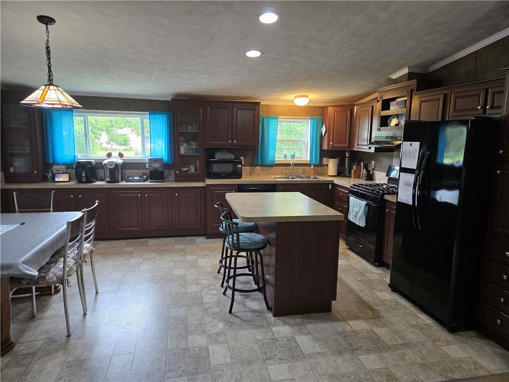 97 Lakeview Dr