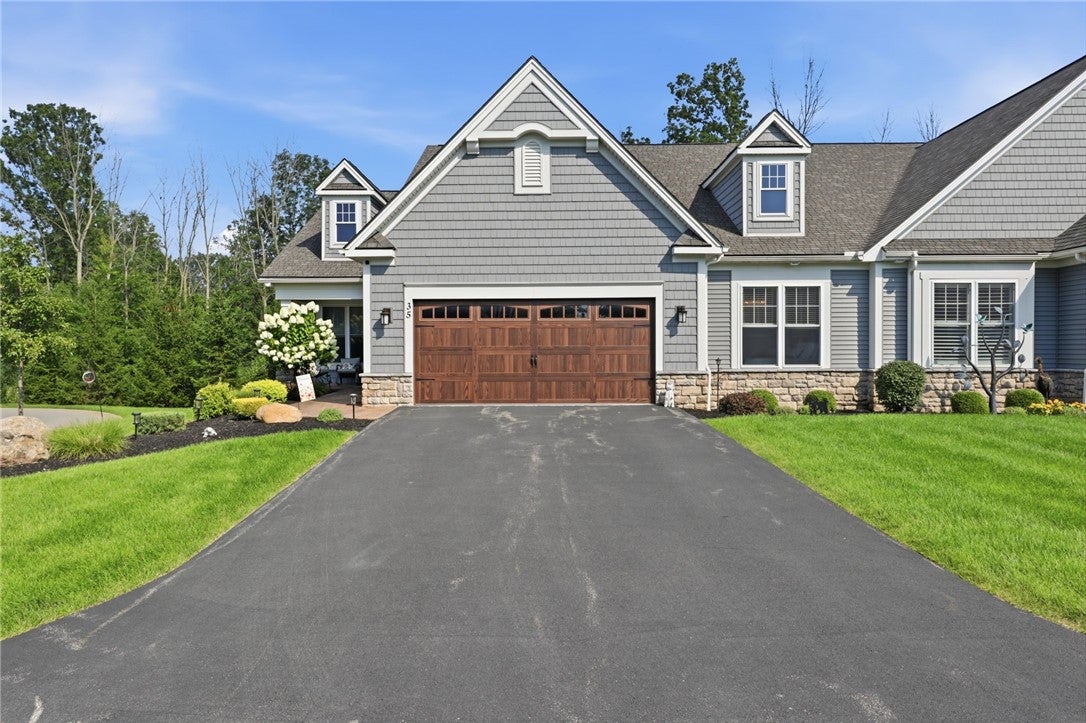 35 Greenpoint Trail