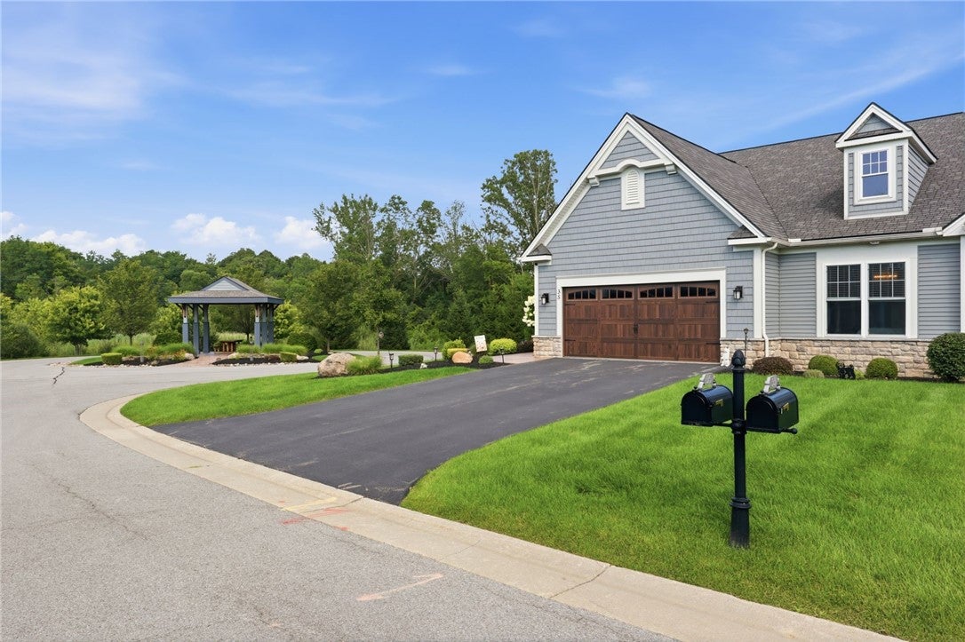 35 Greenpoint Trail