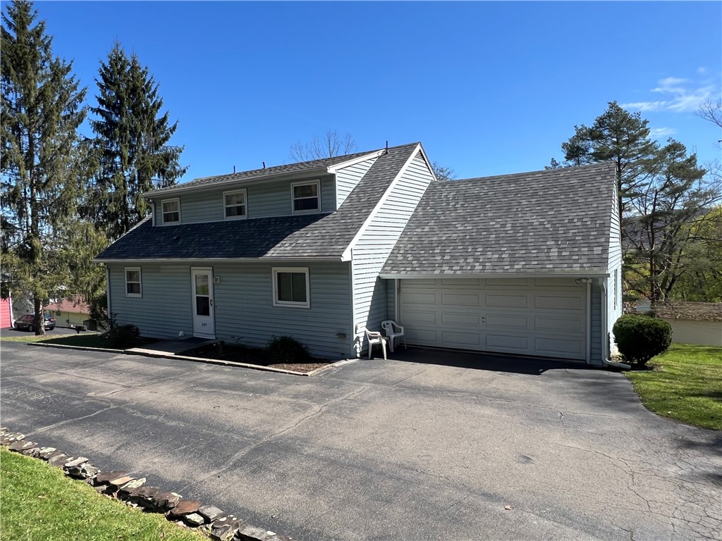 204 Parkwood Avenue, Elmira, New York image 1
