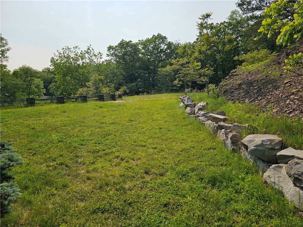 818 Larchmont Circle