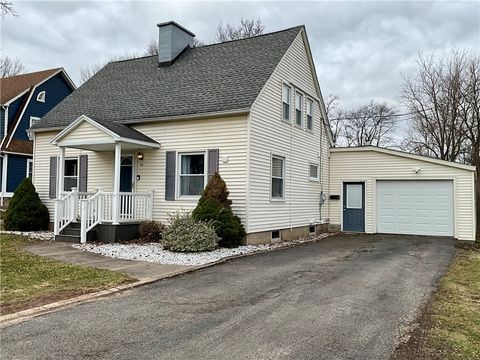 Homes For Sale - 246 S Clinton Street<br/> Orleans County, Albion, NY 14411