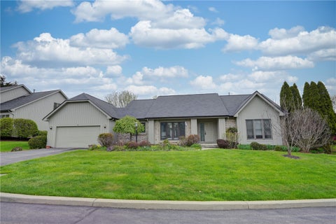 Townhouse For Sale - 2 Dartmouth Court<br/> Monroe County, Pittsford, NY 14534