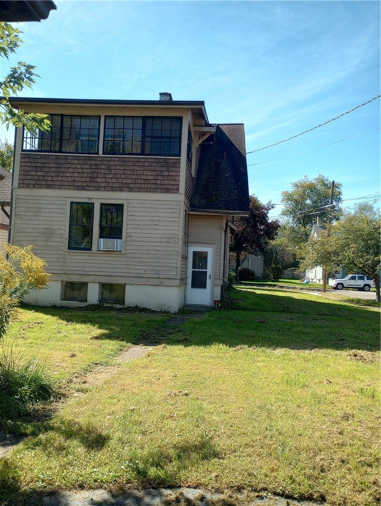 707 Southport Street Upper