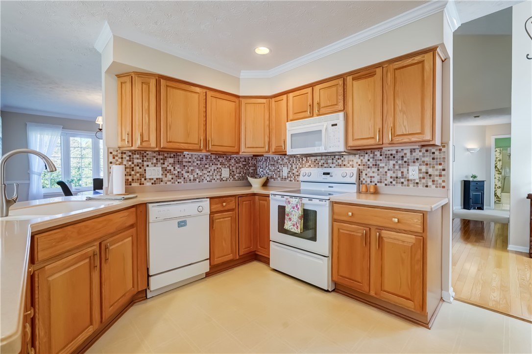 89 Albury Drive, Greece, New York image 4