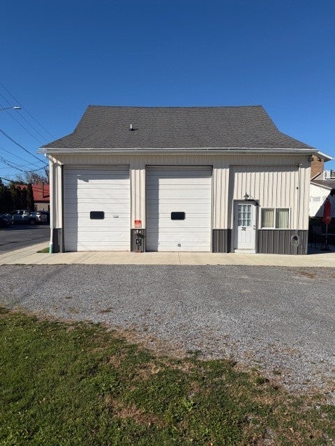 32 Coach Street
