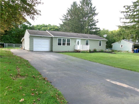 Homes For Sale - 33 Crest Ave Ave<br/> Wayne County, Macedon, NY 14502