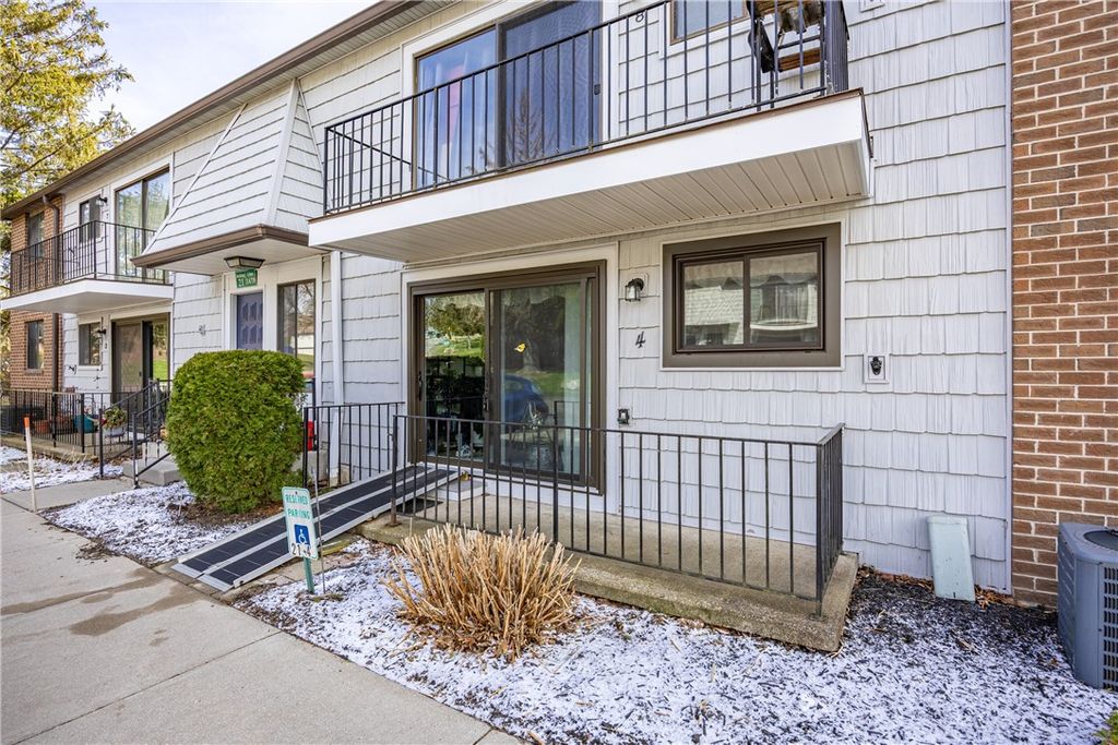 Photo of 21 High Gate Trl #4, Perinton, NY 14450 (MLS # R1669002)