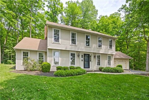 Photo of 32 Summit Oaks, Pittsford, NY 14534 (MLS # R1689969)