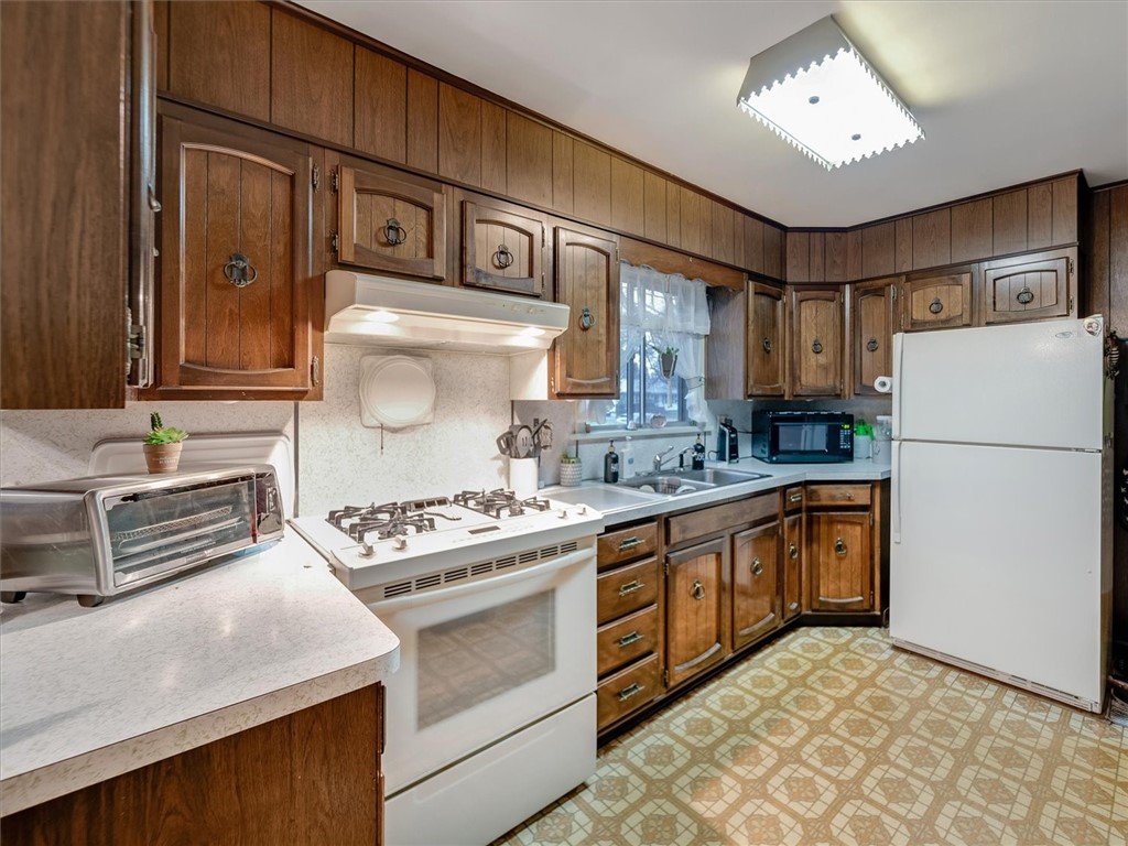 5 Karen Drive, Gates, New York image 4