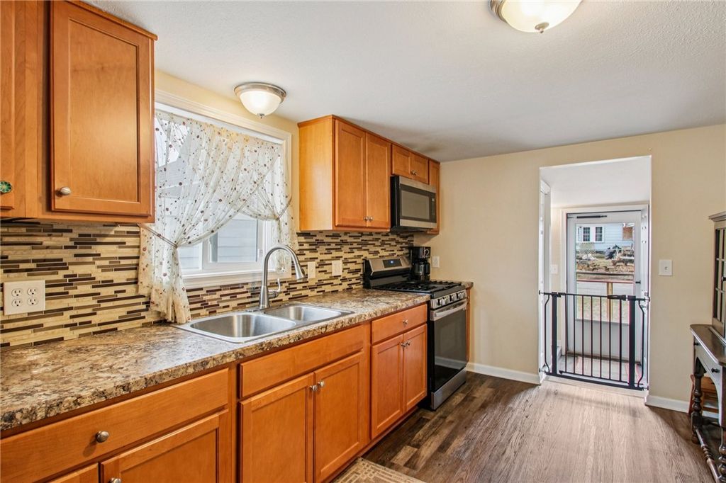 Photo of 256 Breezeway Drive, Irondequoit, NY 14622 (MLS # R1666165)