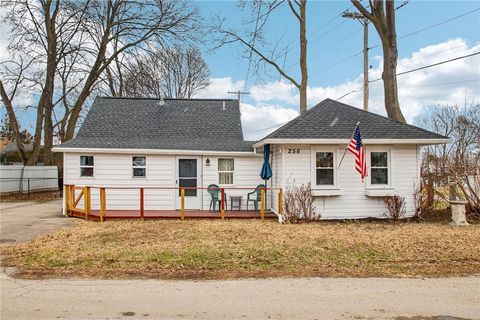 Homes For Sale - 256 Breezeway Drive<br/> Irondequoit, NY 14622