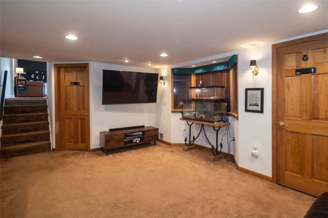 746 N North Greece Road, Greece, New York image 25
