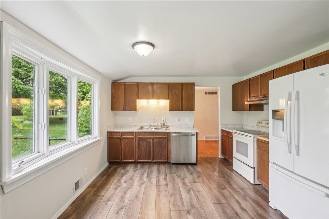 384 Courtly Circle, Greece, New York image 6