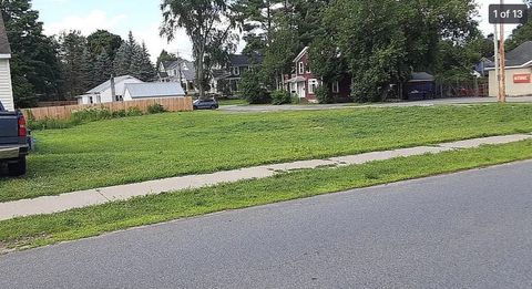 Photo of 227 W. CIRCULAR Street, Saratoga Springs, NY 12866 (MLS # R1660772)