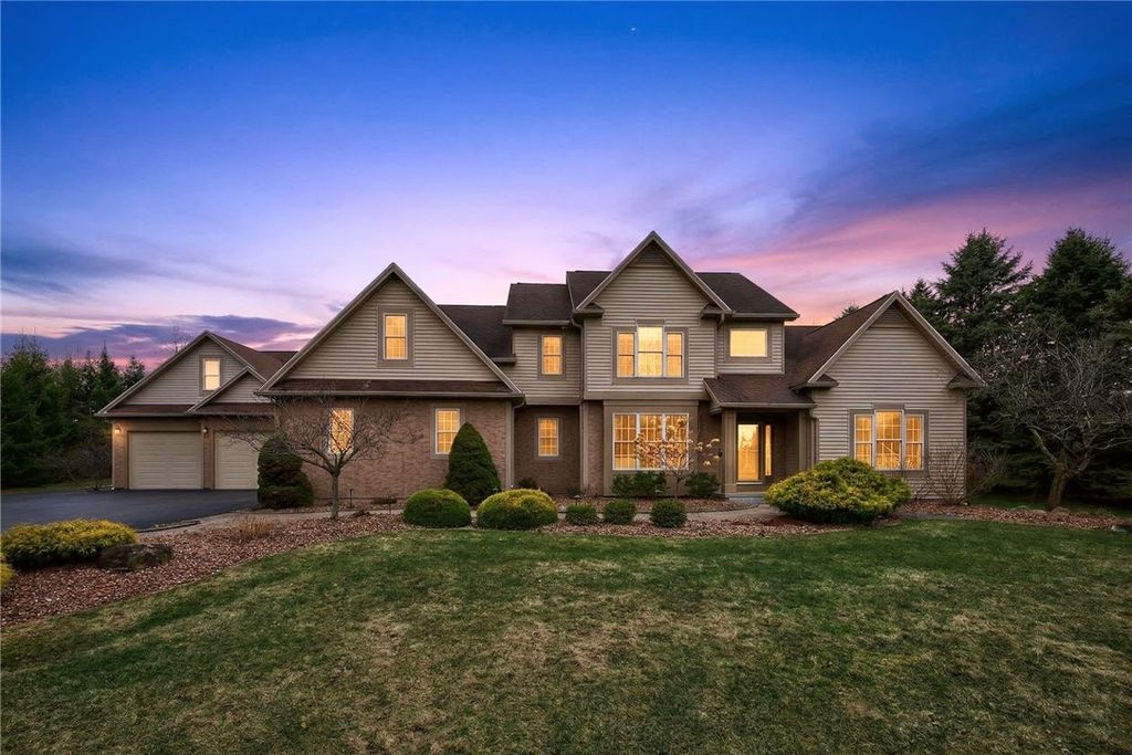 Photo of 7 La Terra Way, Penfield, NY 14580 (MLS # R1668676)