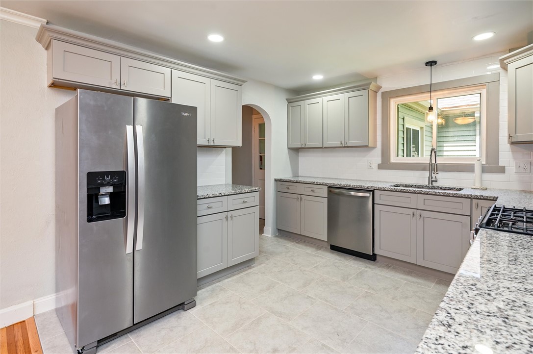 130 Thornton Road, Irondequoit, New York image 18