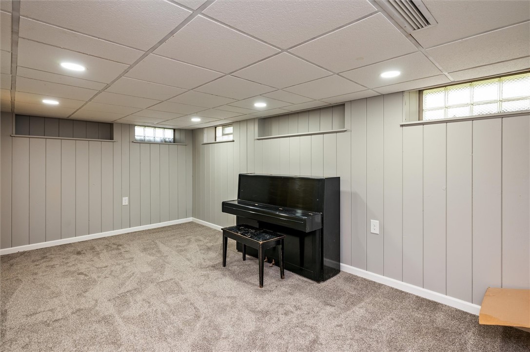 130 Thornton Road, Irondequoit, New York image 40