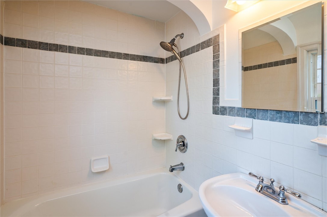 130 Thornton Road, Irondequoit, New York image 38
