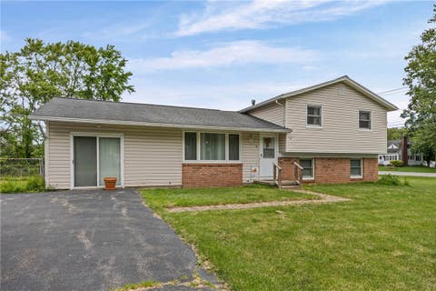 Tiny photo for 4 Mercury Drive, Gates, NY 14624 (MLS # R1707481)