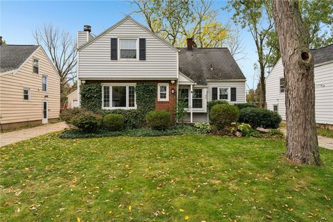 Photo of 49 Canterbury Court, Amherst, NY 14226 (MLS # R1647224)