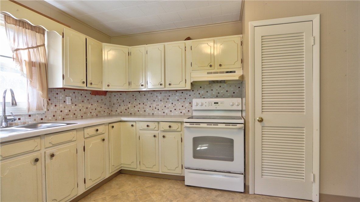 15 Wycliffe Road, Waterloo, New York image 14