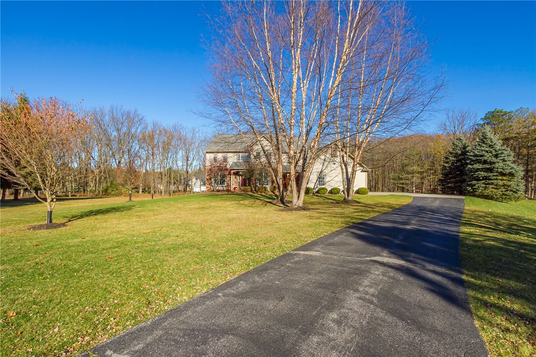 30 Parkview Manor Circle, Mendon, New York image 2