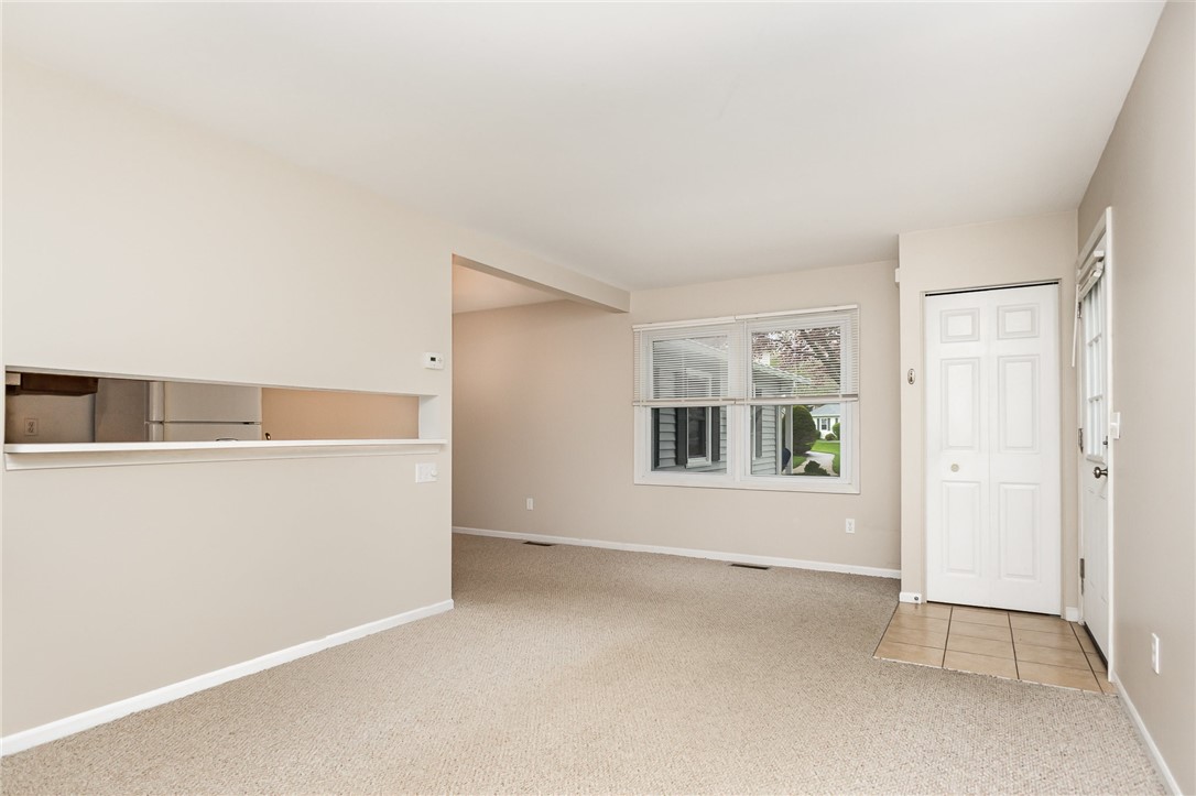 22 Falcon Lane W