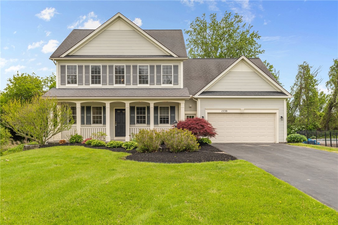 1539 Fieldcrest Drive, Webster, New York image 1
