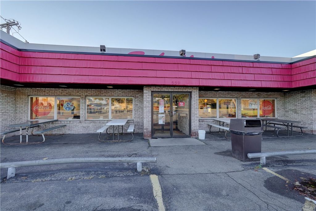 Photo of 559 E Ridge Road, Irondequoit, NY 14621 (MLS # R1651034)