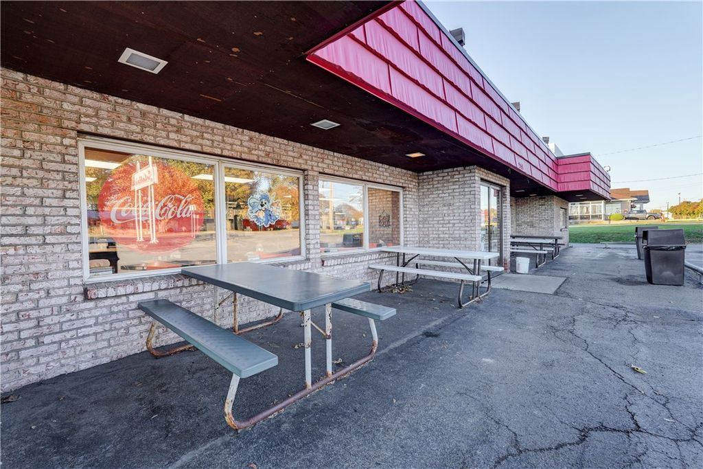 Photo of 559 E Ridge Road, Irondequoit, NY 14621 (MLS # R1651034)