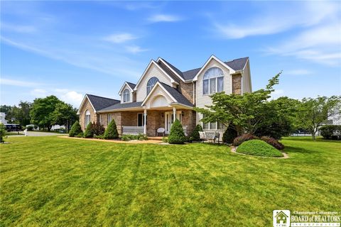 Photo of 30 Ashwood Lane, Orchard Park, NY 14127 (MLS # R1699891)