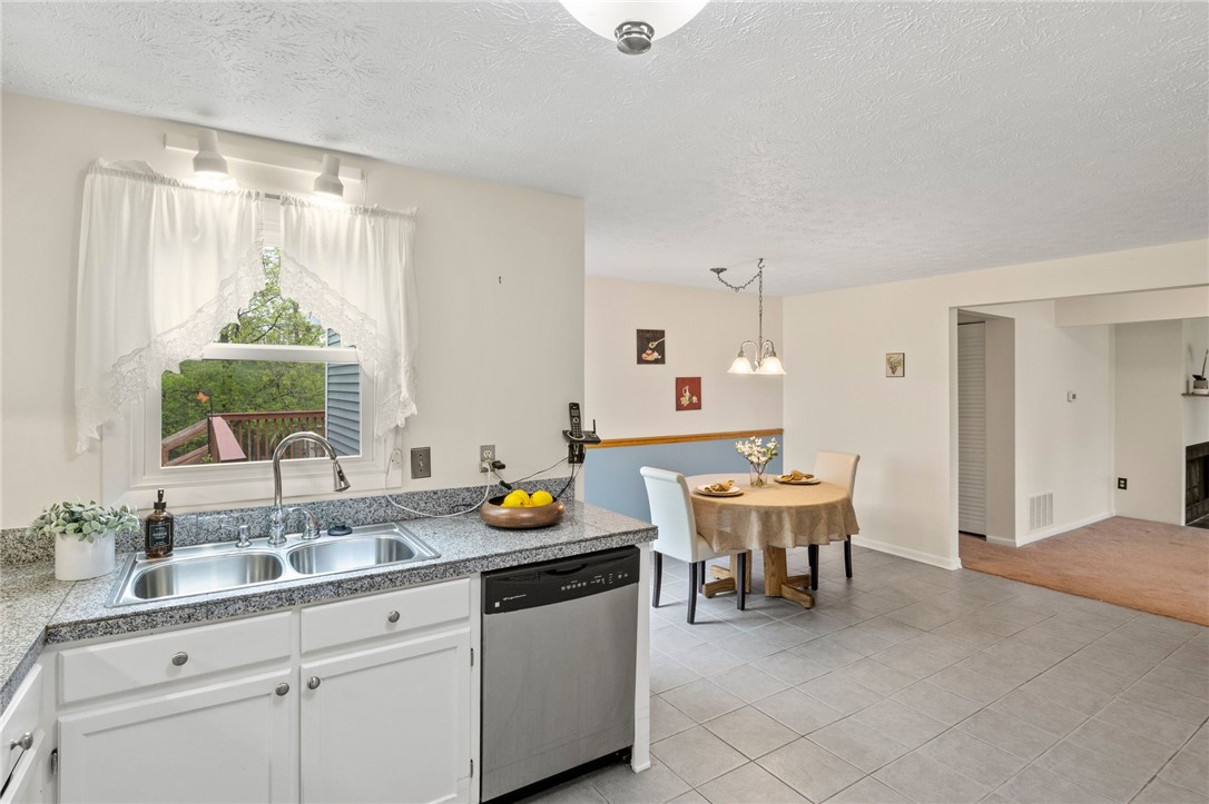 47 Tall Tree Drive, Penfield, New York image 14