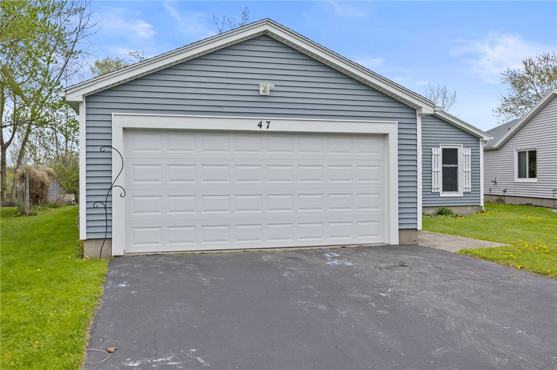 47 Tall Tree Drive, Penfield, New York image 3