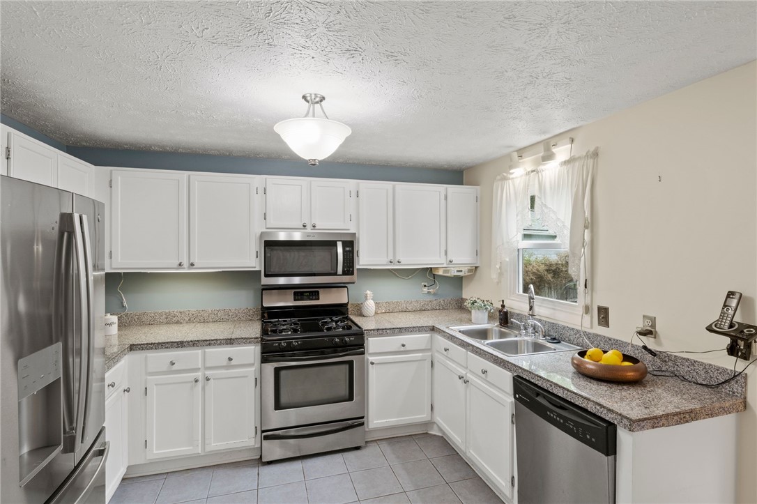 47 Tall Tree Drive, Penfield, New York image 13