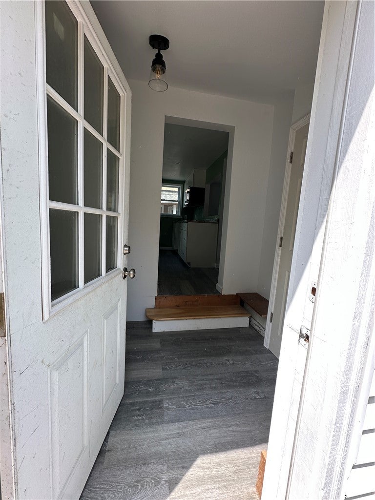 23 W High Street