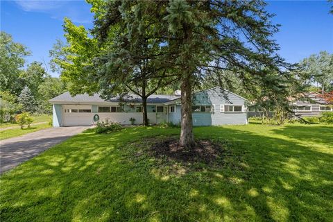 Homes For Sale - 143 Hemingway Drive<br/> Monroe County, Brighton, NY 14620
