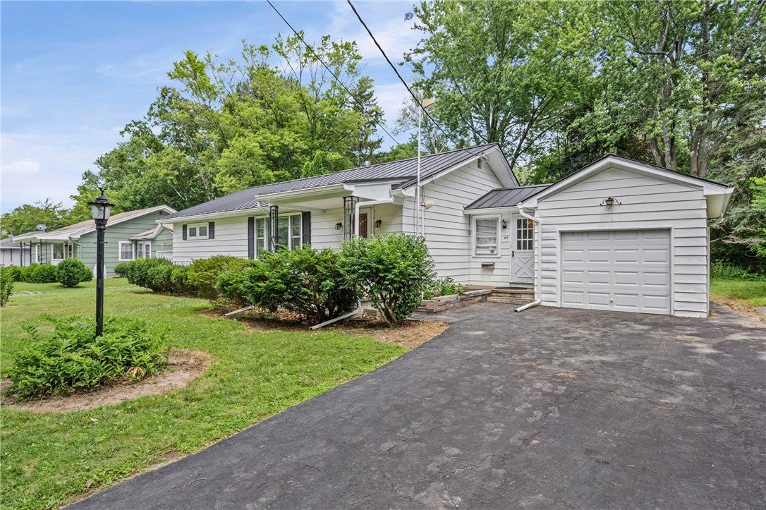 40 Ramblewood Drive