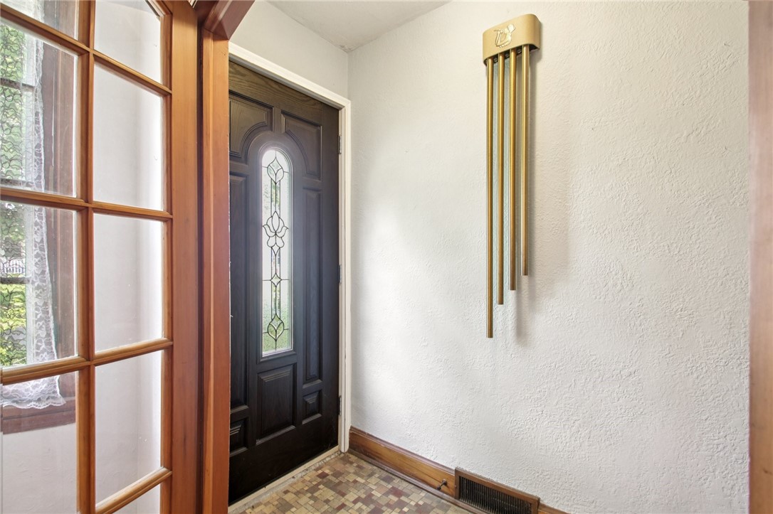 80 Rutledge Drive, Rochester, New York image 4